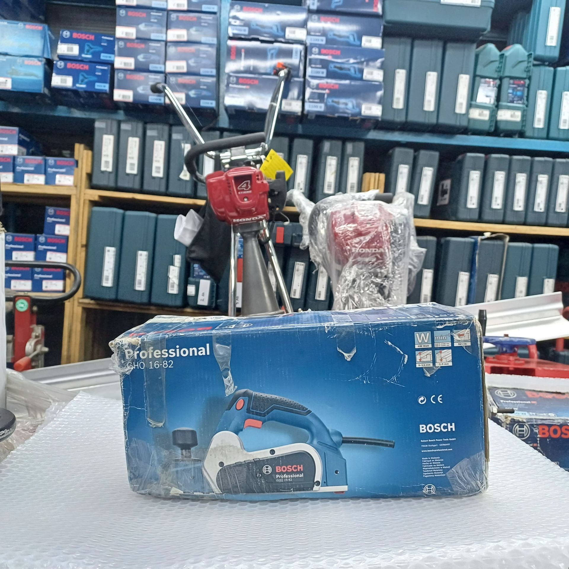 Kutu Hasarlı - Bosch Professional GHO 16-82 Planya