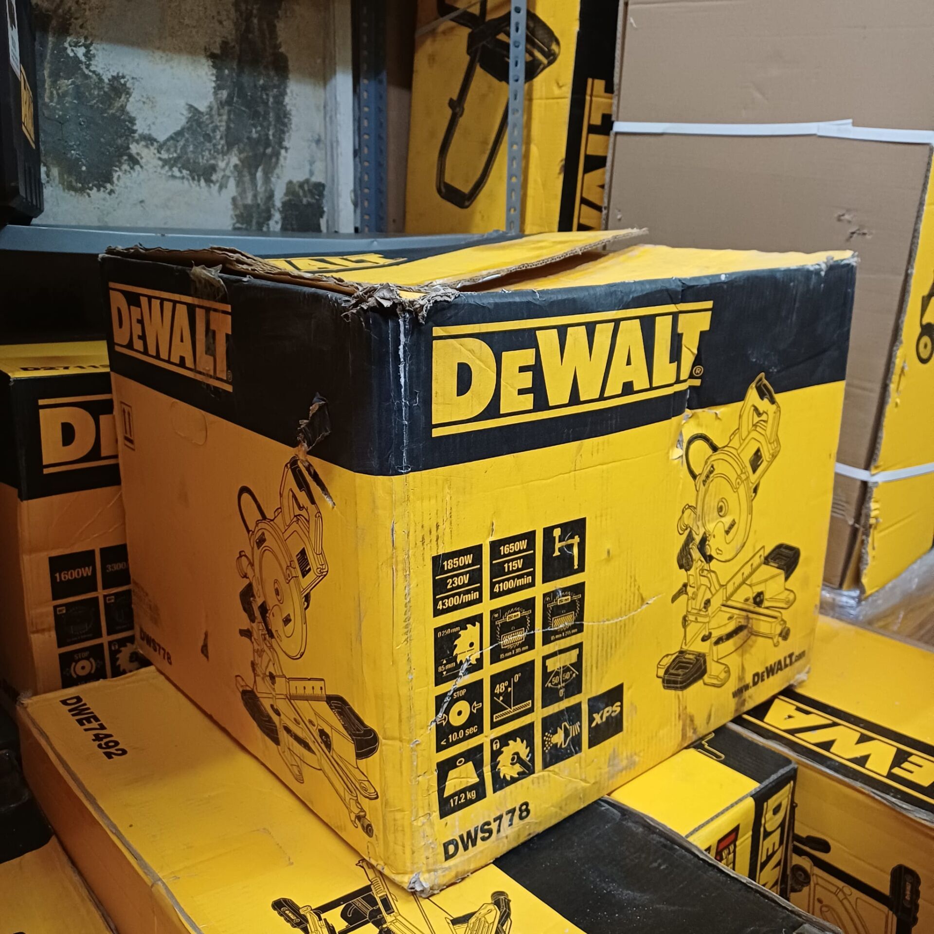 Dewalt Dws778 1850Watt 250Mm Profesyonel Raylı Gönye Testere