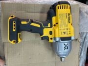 Dewalt DCF899NT Aküsüz Teşhir Şarjlı Somun Sıkma Makinesi